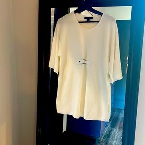 Crème light sweater size small with beautiful detail